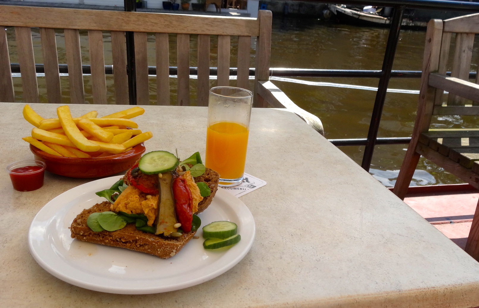 humus and roasted veg sandwich